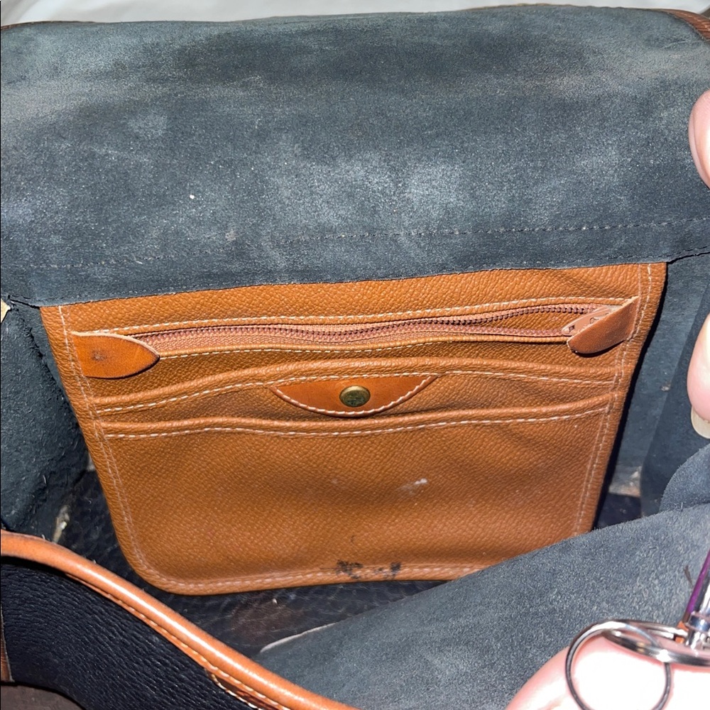 Vintage Dooney & Bourke Black and Tan All-Weather Leather Shoulder Bag - Picture 13 of 16